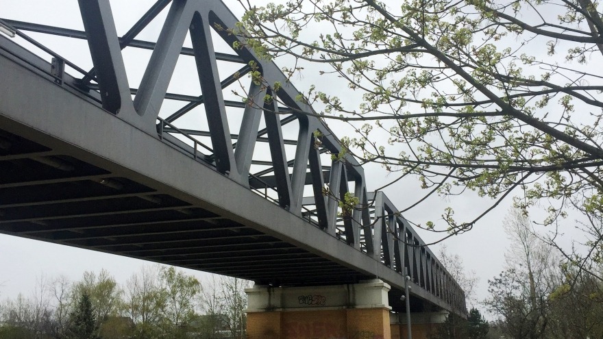U-Bahnbrücke im Park am Gleisdreieck U-Bahnbrücke im Park am Gleisdreieck